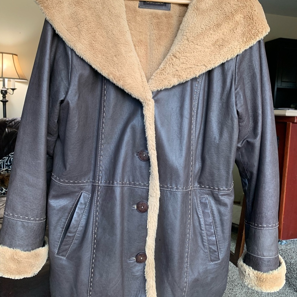 Brown Leather Jacket with Plush Lining and Fold-Over Collar